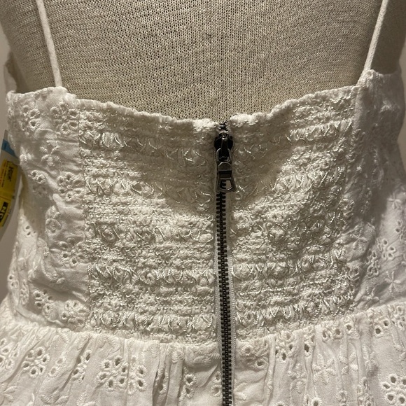 NWT!! Alice + Olivia - Fae Eyelet Sleeveless Minidress - White - Size 6 - Picture 9 of 12